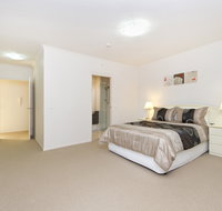 On the Bay Apartments - Hotel Accommodation