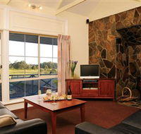 Lakes Entrance Waverley House Cottages - Hotel Accommodation