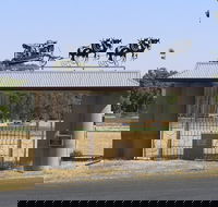 Henty Camping Ground - Hotel Accommodation