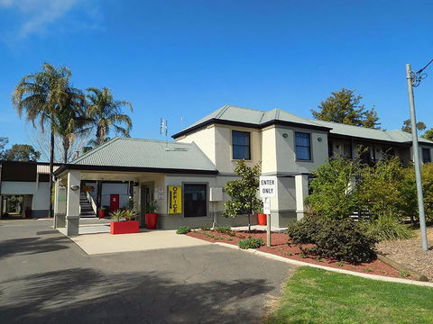 Narrabri Motel And Caravan Park - Hotel Accommodation 2
