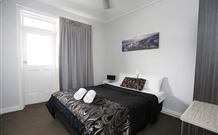 The Lakes Hotel - The Entrance - Hotel Accommodation 1