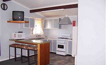 Burrill's Cedar Cottage - Hotel Accommodation 4