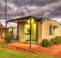 Yarraman Caravan Park  Cabins - Hotel Accommodation