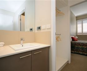 Laguna Apartments Toowoomba - Hotel Accommodation 3