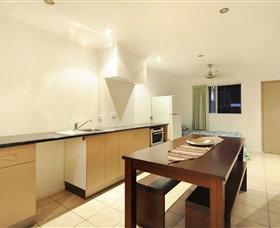 Airlie Beach Motor Lodge - Hotel Accommodation 1