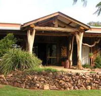 The Hollow Log Country Retreat - Hotel Accommodation