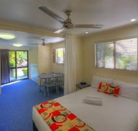 Alex Beach Cabins and Tourist Park - Hotel Accommodation
