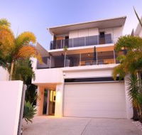 Alex Beach House - Hotel Accommodation