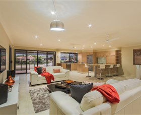 Serenity Shores At Vogue Holiday Homes - Hotel Accommodation 2