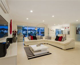 Rio Vista Quay At Vogue Holiday Homes - Hotel Accommodation 1