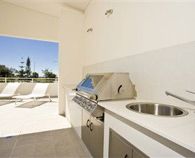Kirra Surf Apartments - Hotel Accommodation 3