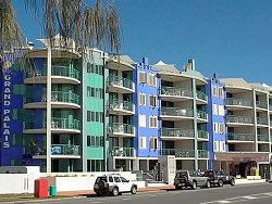 Grand Palais Beachside Resort - Hotel Accommodation 8