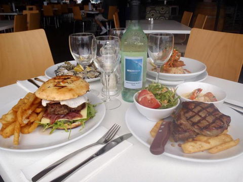 Kirra Beach Hotel - Hotel Accommodation 18