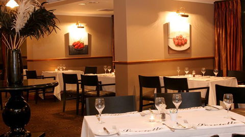 Best Western Sanctuary Inn - Hotel Accommodation 9