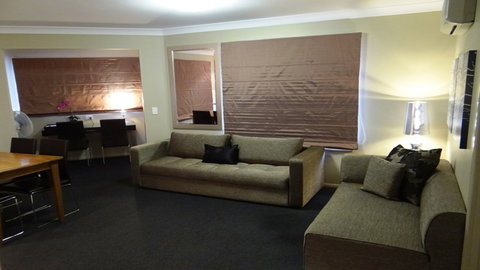 BEST WESTERN PLUS Ambassador On Ruthven Motor Inn - Hotel Accommodation 0