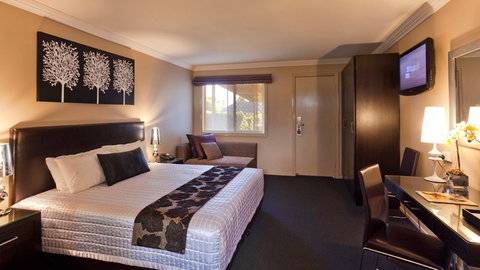 BEST WESTERN PLUS Ambassador On Ruthven Motor Inn - Hotel Accommodation 4