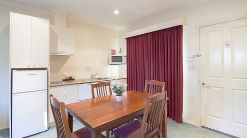 BEST WESTERN Crystal Inn - Hotel Accommodation 1