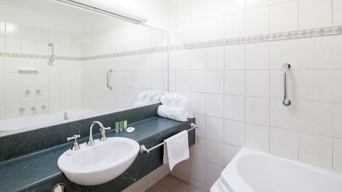 BEST WESTERN Crystal Inn - Hotel Accommodation 4