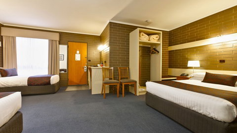 Stagecoach Motel - Hotel Accommodation 2