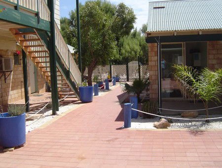 Bay Lodge Economy Beachfront - Hotel Accommodation 3