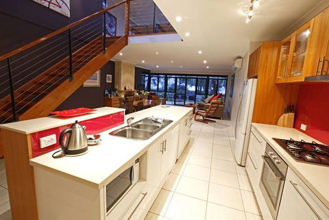 Halcyon Bay - Hotel Accommodation 1