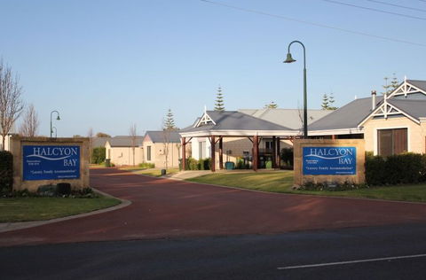 Halcyon Bay - Hotel Accommodation 2