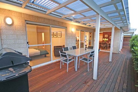 Halcyon Bay - Hotel Accommodation 4