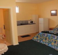 Penguin Holiday Apartments - Hotel Accommodation