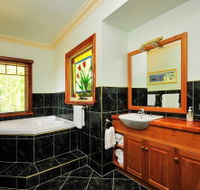 Beauty Point's Pomona Spa Cottages - Hotel Accommodation