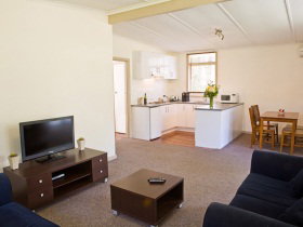 Russell Falls Holiday Cottages - Hotel Accommodation 1
