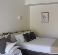 Burkes Hotel Motel - Hotel Accommodation