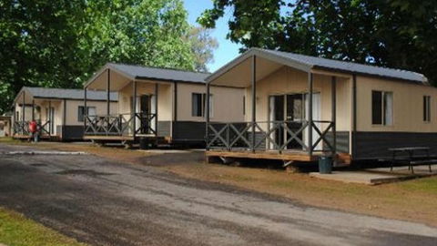 Ball Park Caravan Park - Hotel Accommodation 1