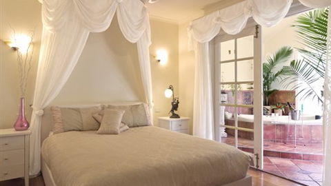 Lakeside Cottage - Hotel Accommodation 2