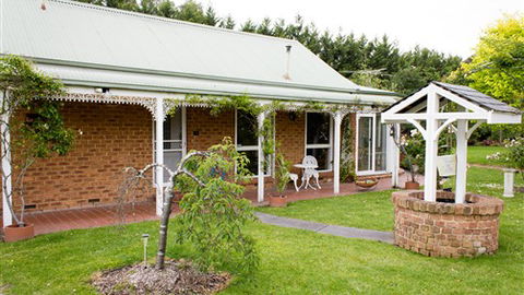 Lakeside Cottage - Hotel Accommodation 6