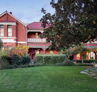 Alzburg Resort Mansfield - Hotel Accommodation