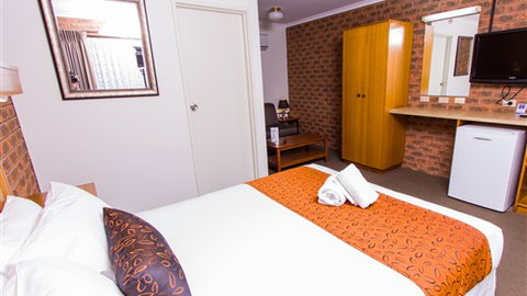 Advance Motel - Hotel Accommodation 0