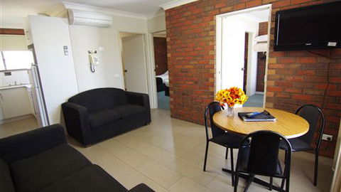 Jacaranda Motel & Holiday Units - Hotel Accommodation 1