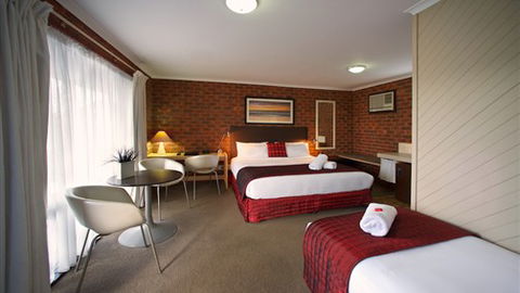 Admiral Motor Inn - Hotel Accommodation 2