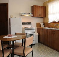 Sandpiper Holiday Apartments - Hotel Accommodation