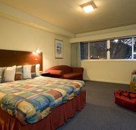 Diana Alpine Lodge - Hotel Accommodation