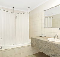 Quality Inn  Suites The Menzies - Hotel Accommodation