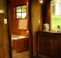 Braeside Mount Macedon Country Retreat and Bed  Breakfast - Hotel Accommodation