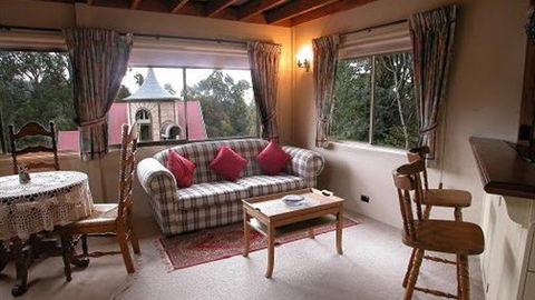 Camelot Tower And Penthouse - Hotel Accommodation 1