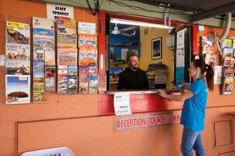 Alice Lodge Backpackers - Hotel Accommodation 3