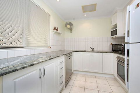 Garunya Executive Townhouse - Hotel Accommodation 4