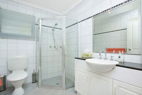 Garunya Executive Townhouse - Hotel Accommodation 5