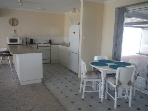Alilly - Hotel Accommodation 2