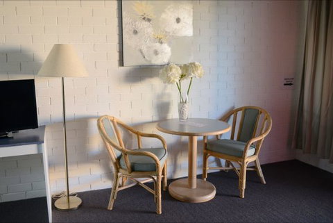 Cameo Inn Motel - Hotel Accommodation 4