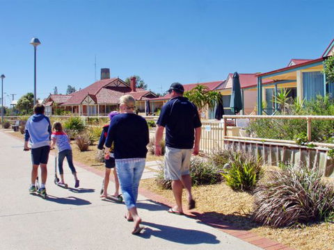 The Mac's Beachfront Villas - Hotel Accommodation 4