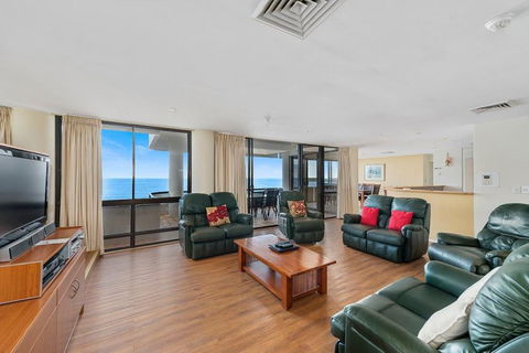 Pacific Towers Beach Resort - Hotel Accommodation 4